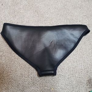 triangl swimwear Swim - Triangl Black Neoprine Bikini Bottoms, sz S triangl swimwear Swim - Triangl Black Neoprine Bikini Bottoms, sz S